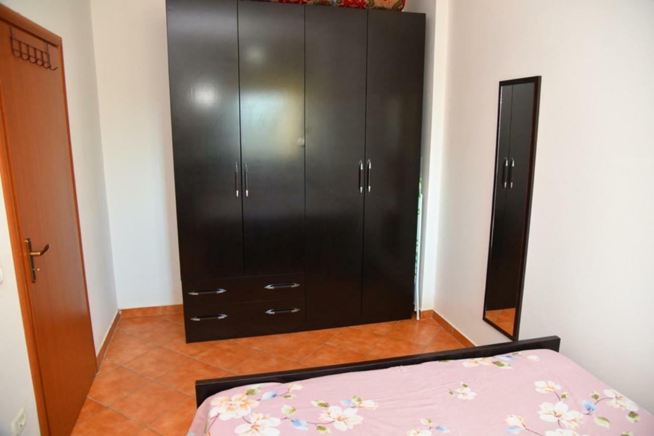 Gzim'S Apartment Дуррес Екстер'єр фото