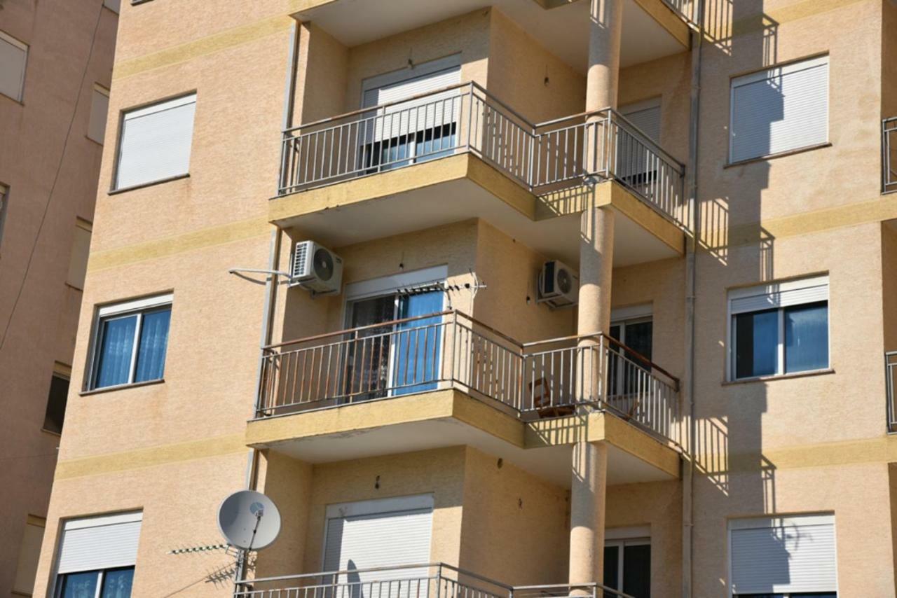 Gzim'S Apartment Дуррес Екстер'єр фото