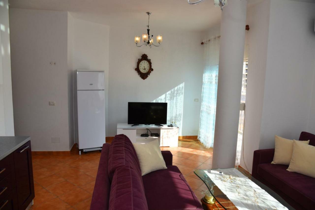 Gzim'S Apartment Дуррес Екстер'єр фото