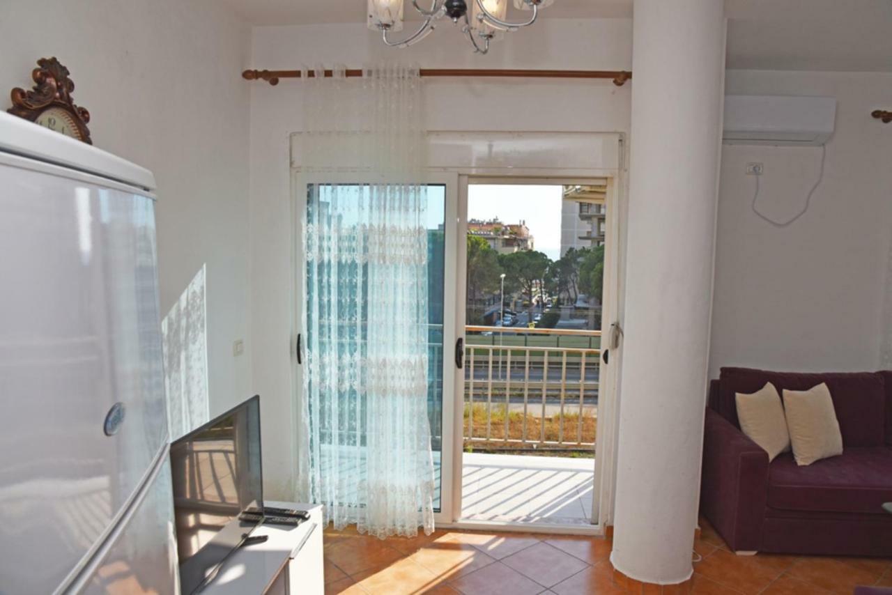 Gzim'S Apartment Дуррес Екстер'єр фото