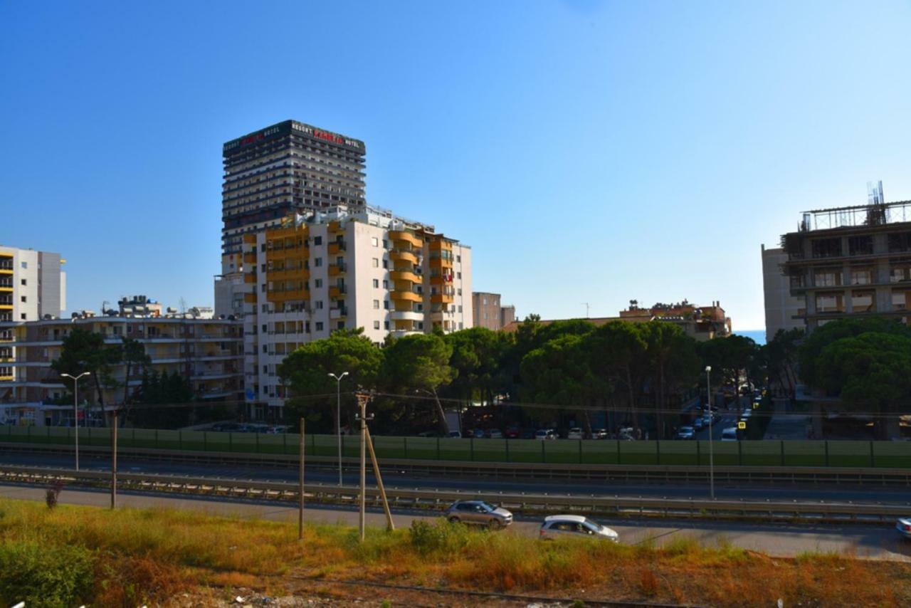 Gzim'S Apartment Дуррес Екстер'єр фото
